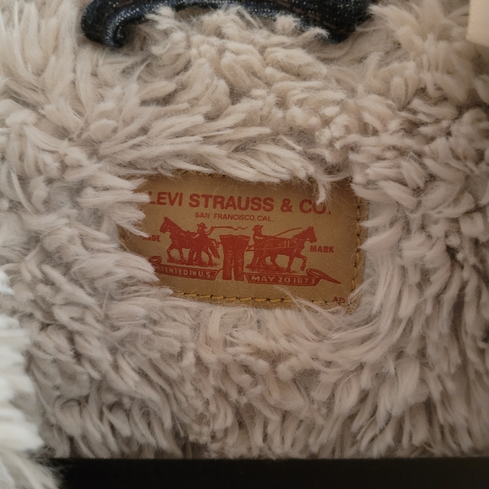 Levi's - Shaggy Sherpa Trucker Jean Jacket - Picture 7 of 16